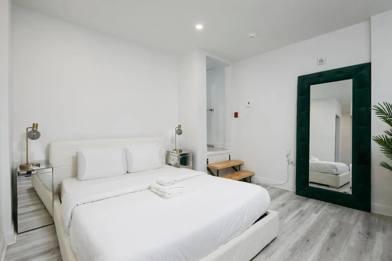 Apartment Delightful 2Br In Village Downtown Zh1 Montreal Canada