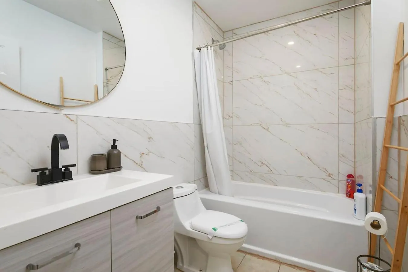 Apartment Delightful 2Br In Village Downtown Zh1 Montreal