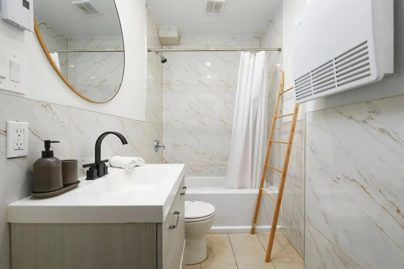 Delightful 2Br In Village Downtown Zh1 Montreal Canada