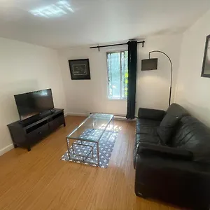 Village Avec Balcon - 1622b Montréal
